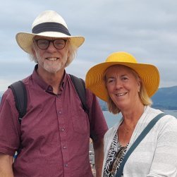 Reiseleiter Lodewijk Sweers en Ria Hazewinkel