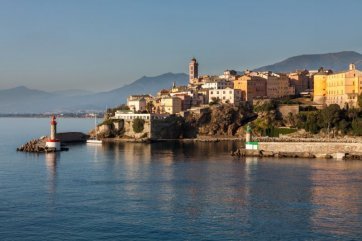 In einer kleinen Gruppe reisen und auf gemütlichen Campingplätzen übernachten. In einer kleinen Gruppe reisen und auf gemütlichen Campingplätzen übernachten.