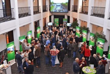 In einer kleinen Gruppe reisen und auf gemütlichen Campingplätzen übernachten. In einer kleinen Gruppe reisen und auf gemütlichen Campingplätzen übernachten.