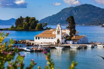 In einer kleinen Gruppe reisen und auf gemütlichen Campingplätzen übernachten.