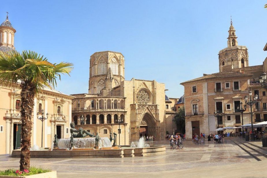 Plaza-de-la-Virgen