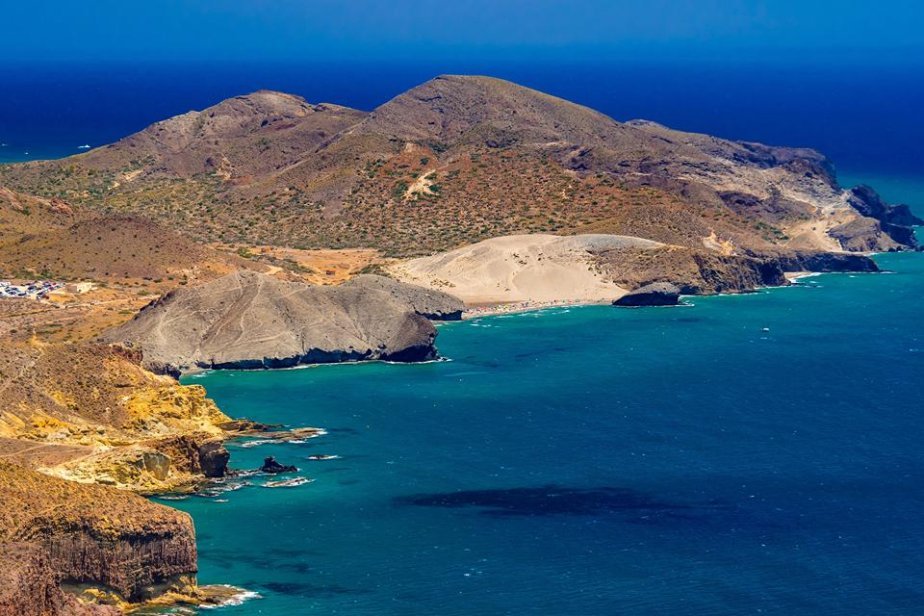 Spanje Panoramic View from Vela Blanca Volcanic Dome, Cabo de Gata-N&iacute;jar Natural Park, UNESCO Biosphere Reserve, Hot Desert Clim.jpg