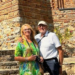 Reiseleiter Hugo en Tineke de Vrede